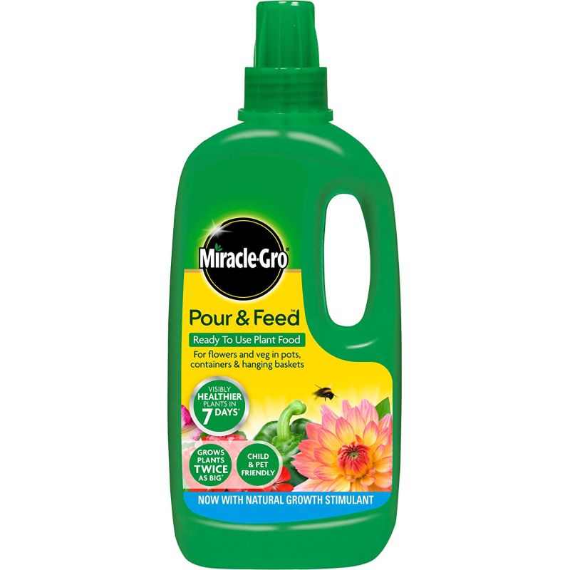 Miracle-Gro® Pour & Feed Ready to Use Plant Food 1ltr